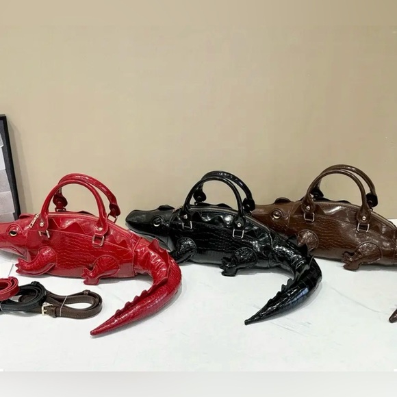 Alligator-Print 🐊❤️ Women’s Red Handbag NEW WITH TAGS w/ Detachable Strap - Picture 8 of 8